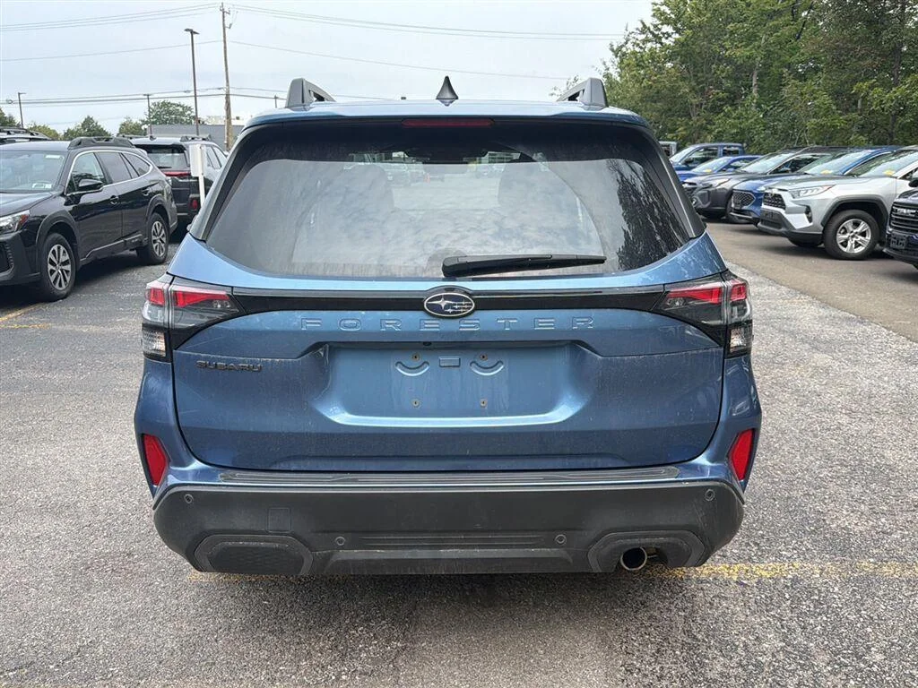 Used 2025 Horizon Blue Pearl Subaru Limited image 9