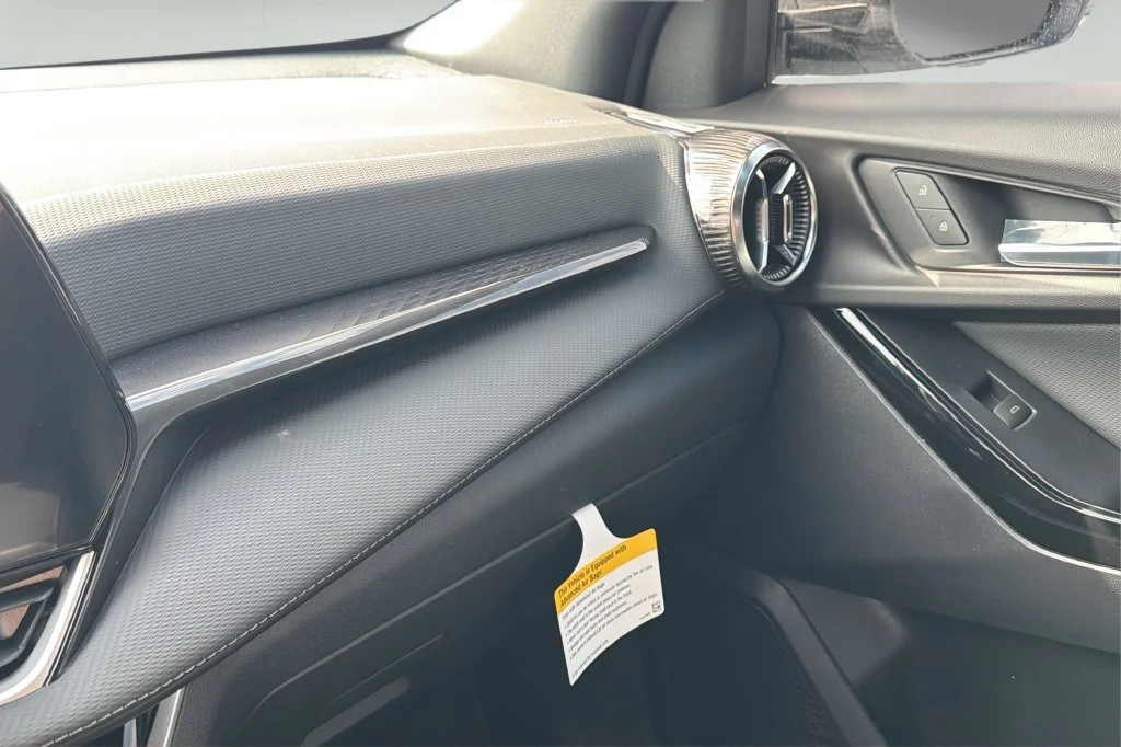 New 2027 Summit White Chevrolet LT image 29