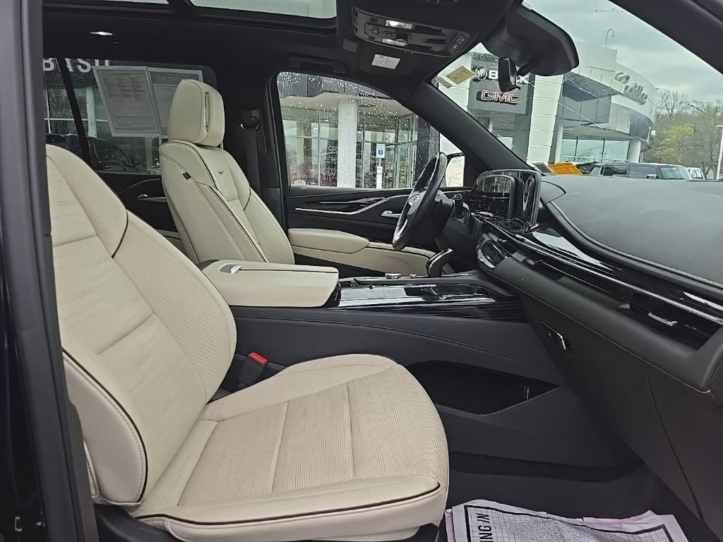 Used 2023 Black Cadillac Sport image 17