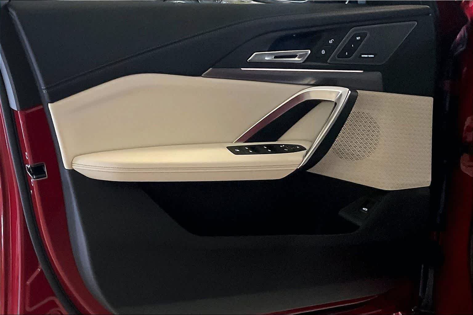 New 2026 Vegas Red Metallic BMW xDrive28i image 10