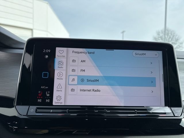 New 2026 Pure Gray Volkswagen 2.0T SE w/Technology image 18