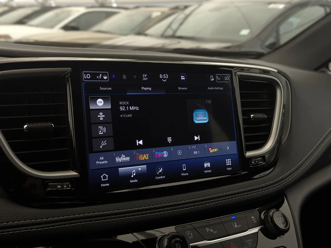 New 2027 White Chrysler Select - - FWD - 8-Passenger Seating - Stow n Go - Remote Start & More! image 22