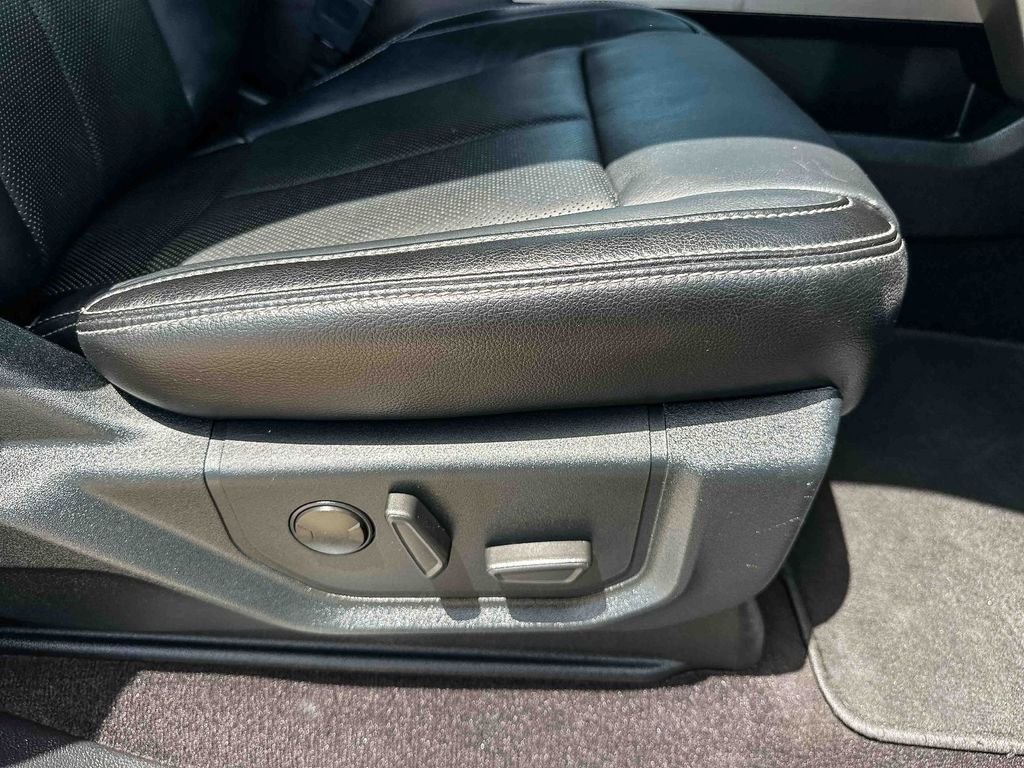 Used 2020 Black Ford Lariat image 24