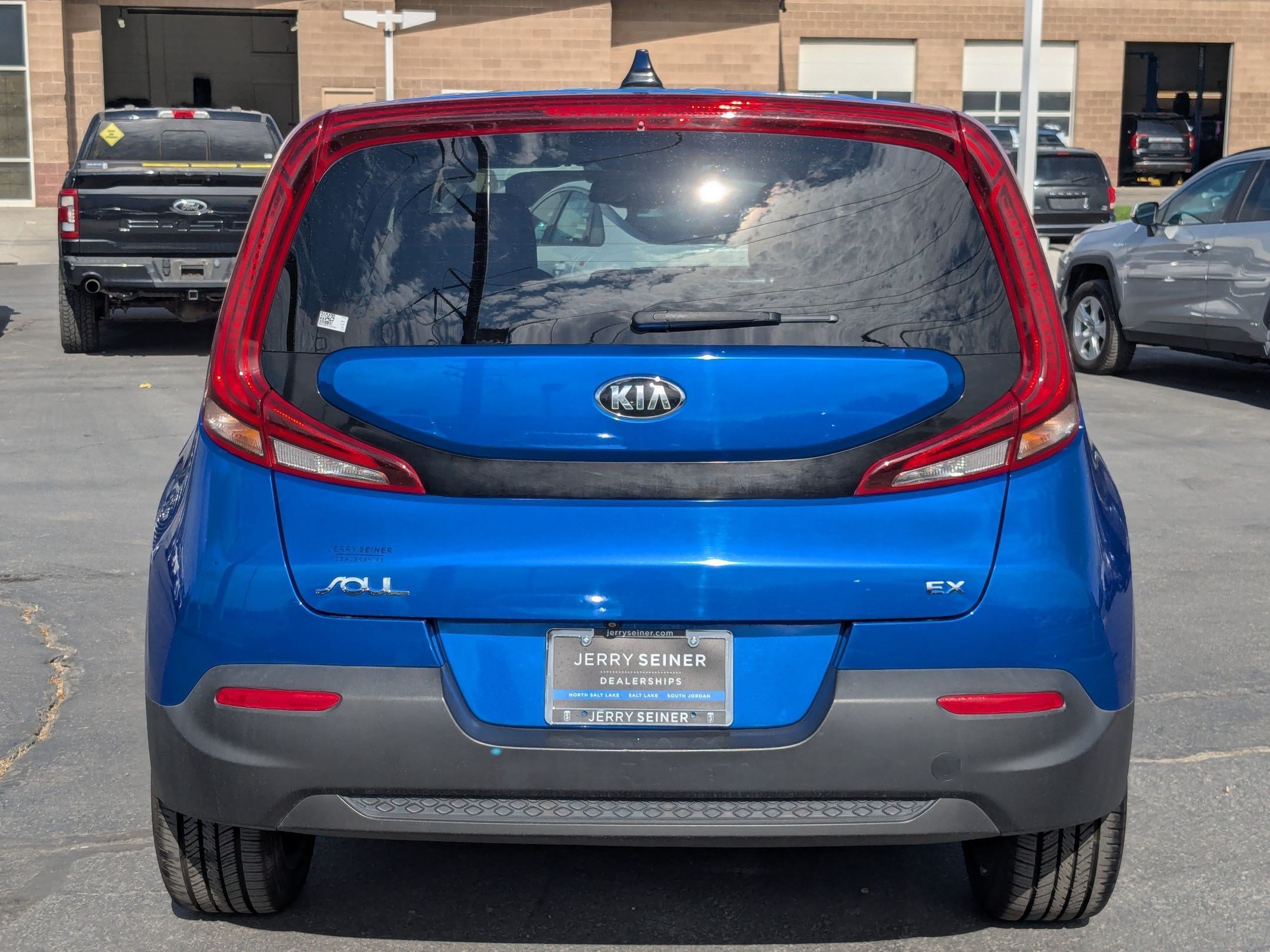 Used 2020 Neptune Blue Kia EX image 4