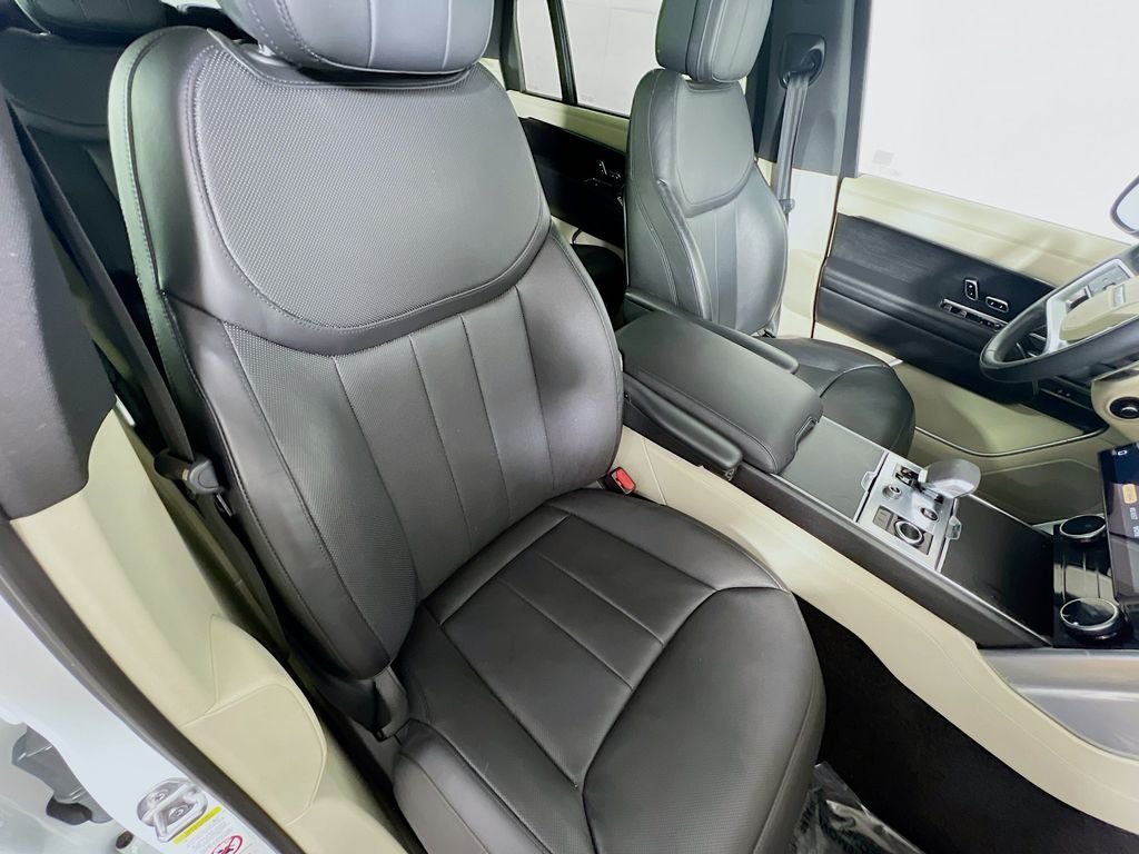 Used 2022 Fuji White Land Rover SE image 31