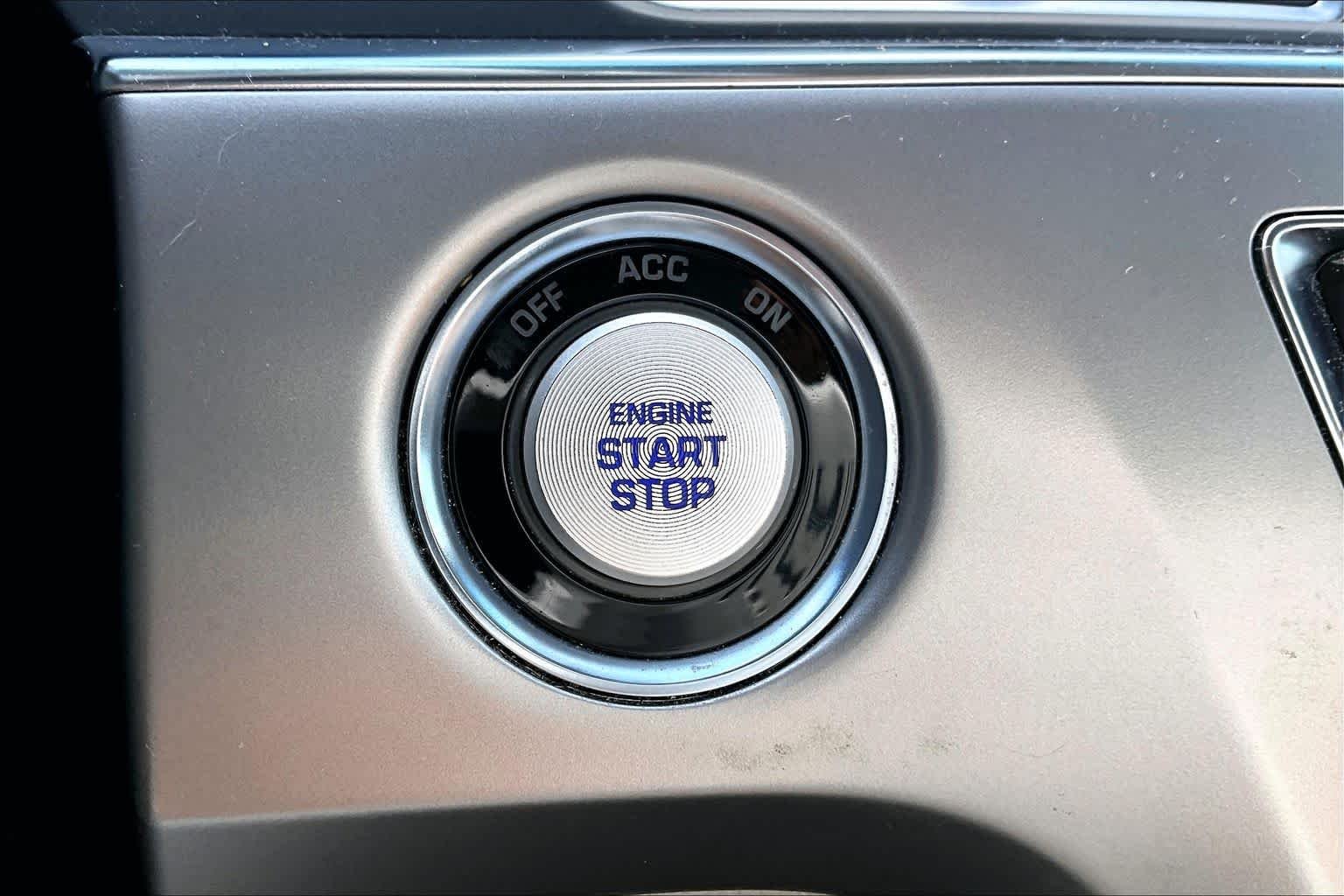 Used 2017 Metropolis Gray Hyundai SE image 30
