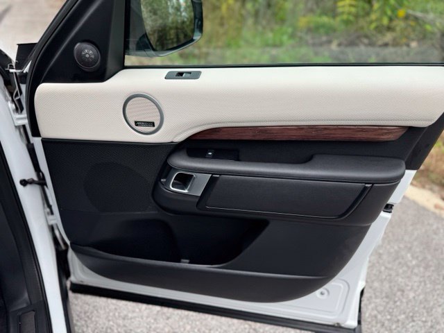 Used 2024 Fuji White Land Rover Dynamic SE image 18