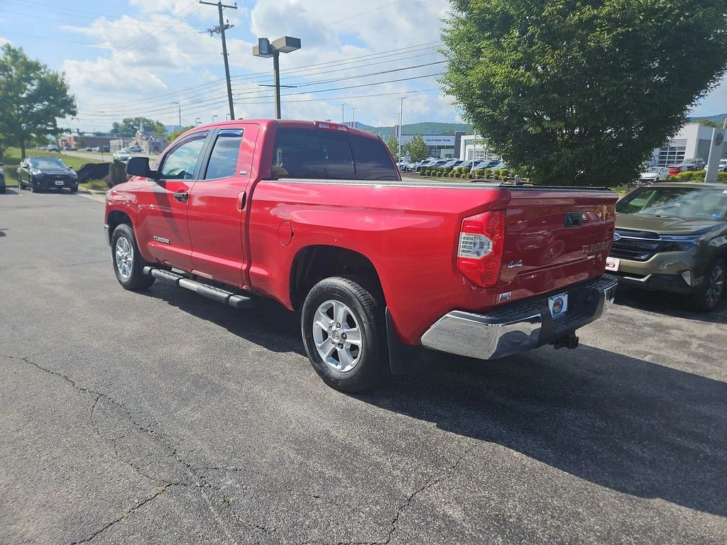 Used 2018 Red Toyota SR5 image 3