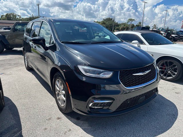 Used 2023 Black Chrysler Touring L image 3