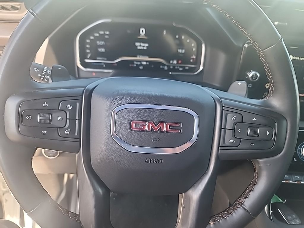 Used 2025 White GMC AT4 image 28