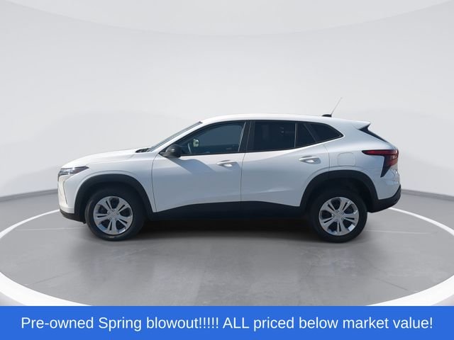 Used 2025 White Chevrolet LS image 5