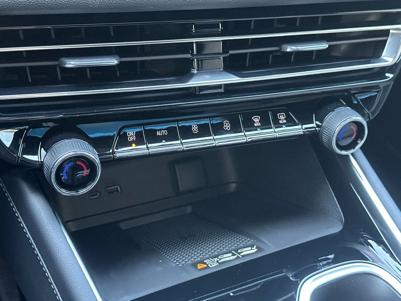 2027 Chevrolet Traverse LT - Photo 21
