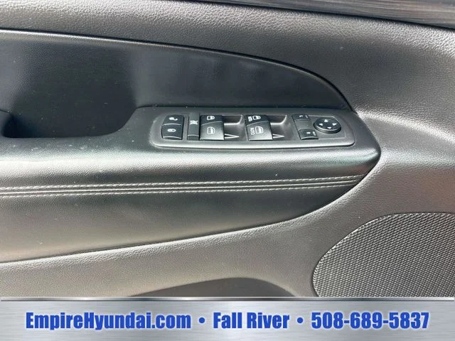 Used 2019 Gray Jeep Laredo E image 16