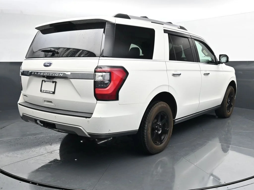 Used 2021 White Ford Limited image 6