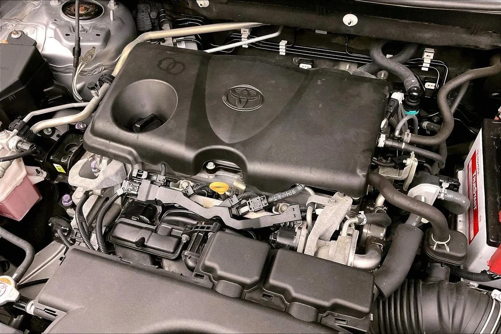 Used 2019 Silver Toyota XLE Premium image 38