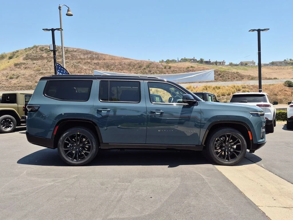 New 2026 Steel Blue Exterior Paint Jeep Summit Reserve image 4