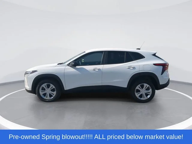 Used 2025 White Chevrolet LS image 5