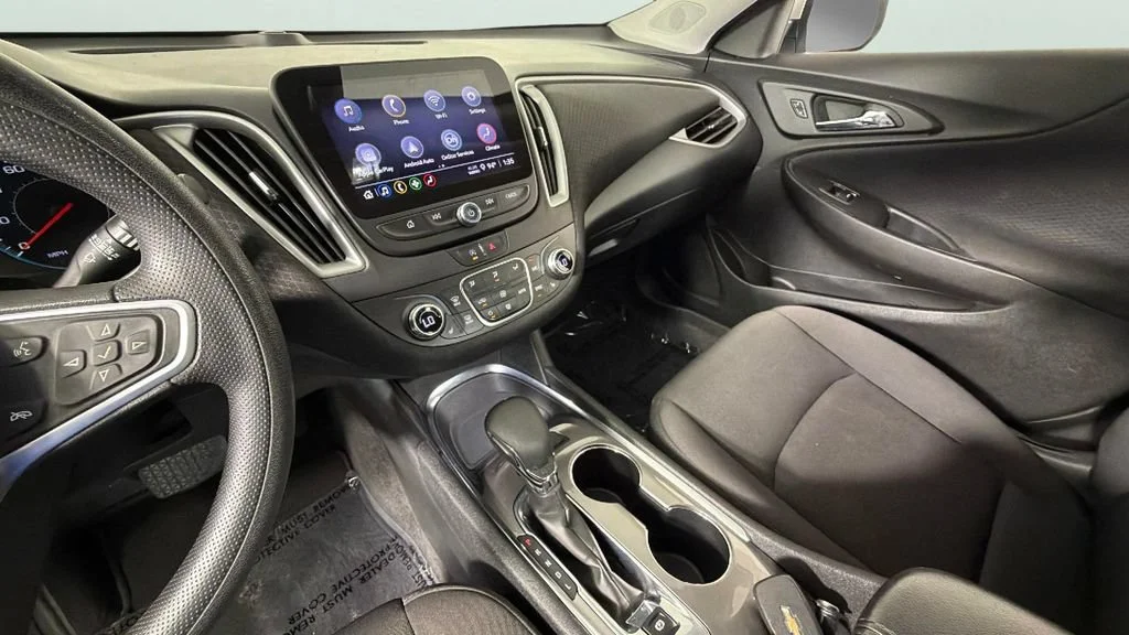 Used 2022 Silver Ice Metallic Chevrolet LT image 19