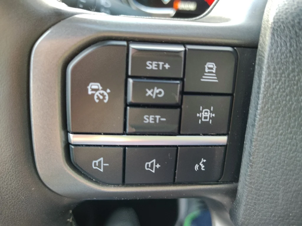 Used 2022 Agate Black Metallic Ford LARIAT image 28