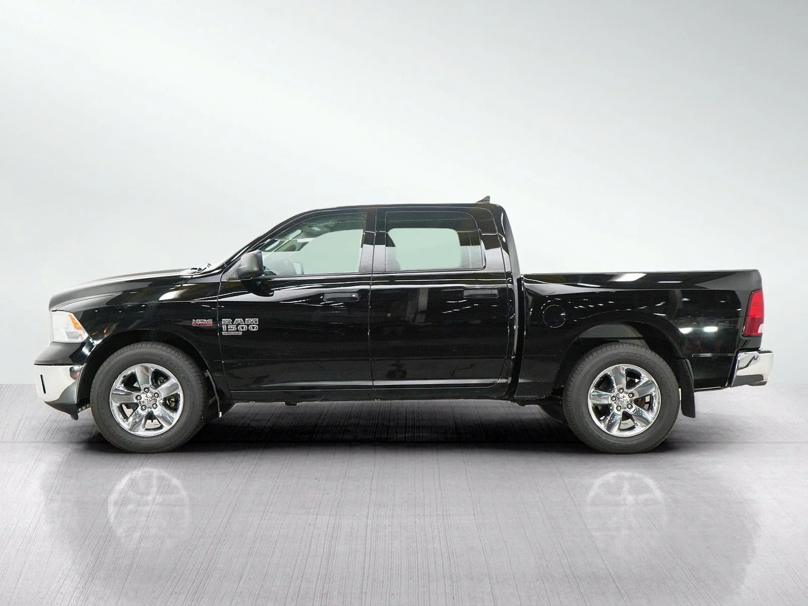 Used 2019 RAM Ram 1500 Classic Tradesman with VIN 1C6RR7KT8KS709755 for sale in Burnsville, Minnesota