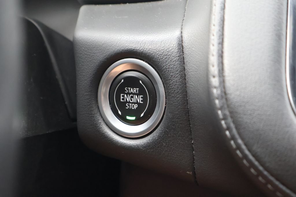 Used 2022 Blue Chevrolet Z71 image 30