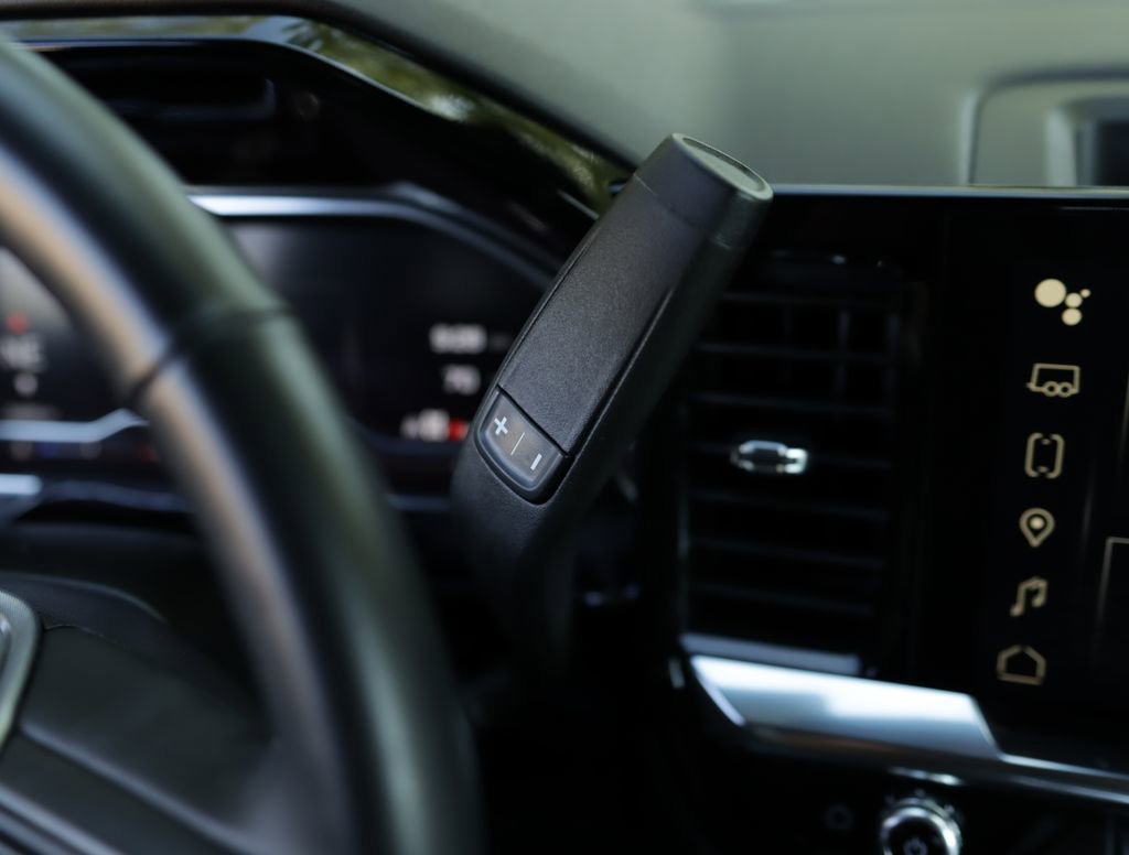 Used 2024 Sterling Metallic GMC SLE image 20
