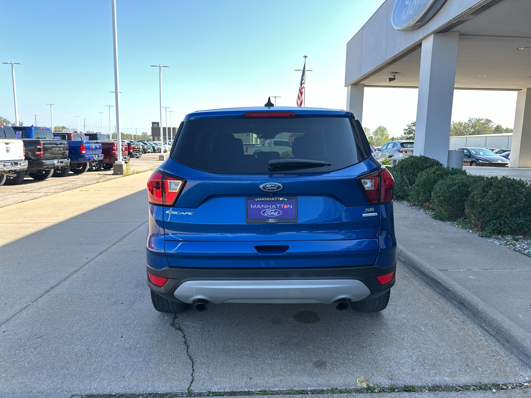 Used 2019 Lightning Blue Metallic Ford SE image 14