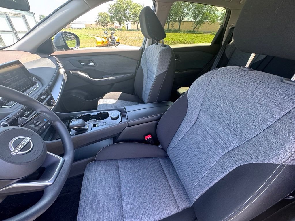 Used 2023 Gun Metallic Nissan SV image 9