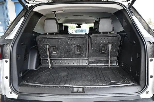 Used 2020 Silver Ice Metallic Chevrolet 3LT image 28
