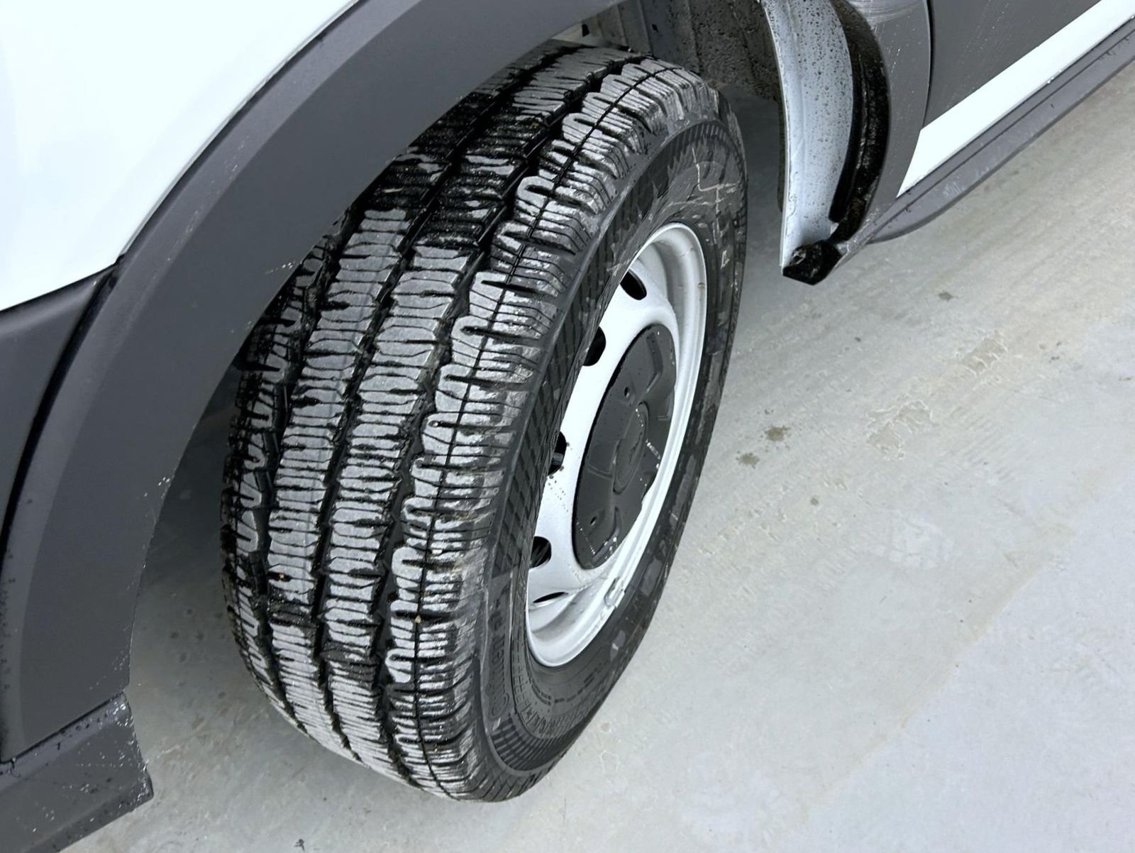 New 2026 Oxford White Ford XL image 21
