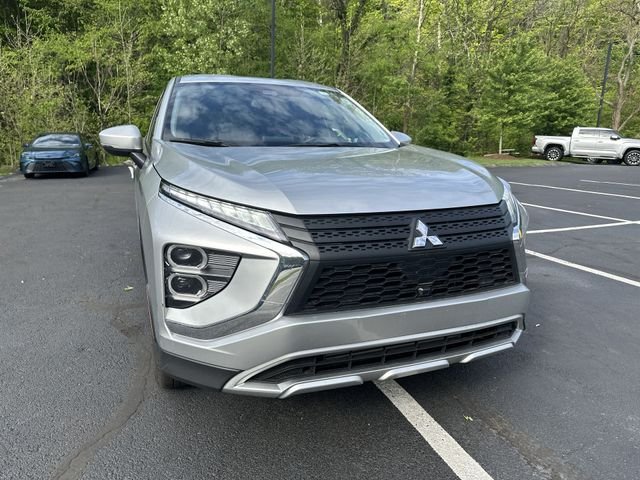 Used 2025  Mitsubishi SE image 11