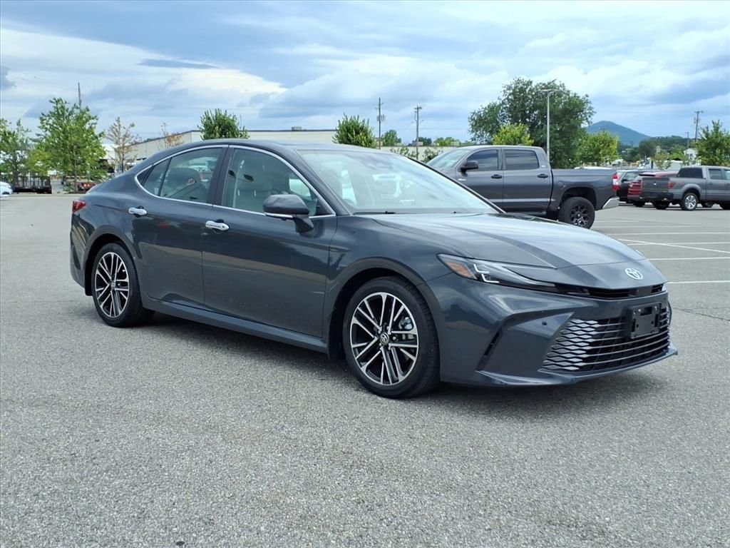 Used 2025  Toyota XLE image 2