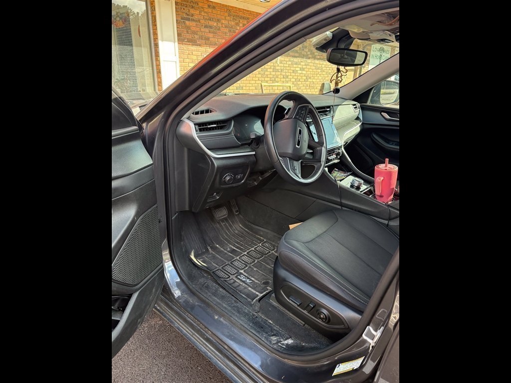 Used 2023 Gray Jeep Laredo image 5