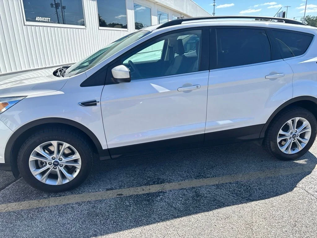 Used 2018 White Ford SE image 3