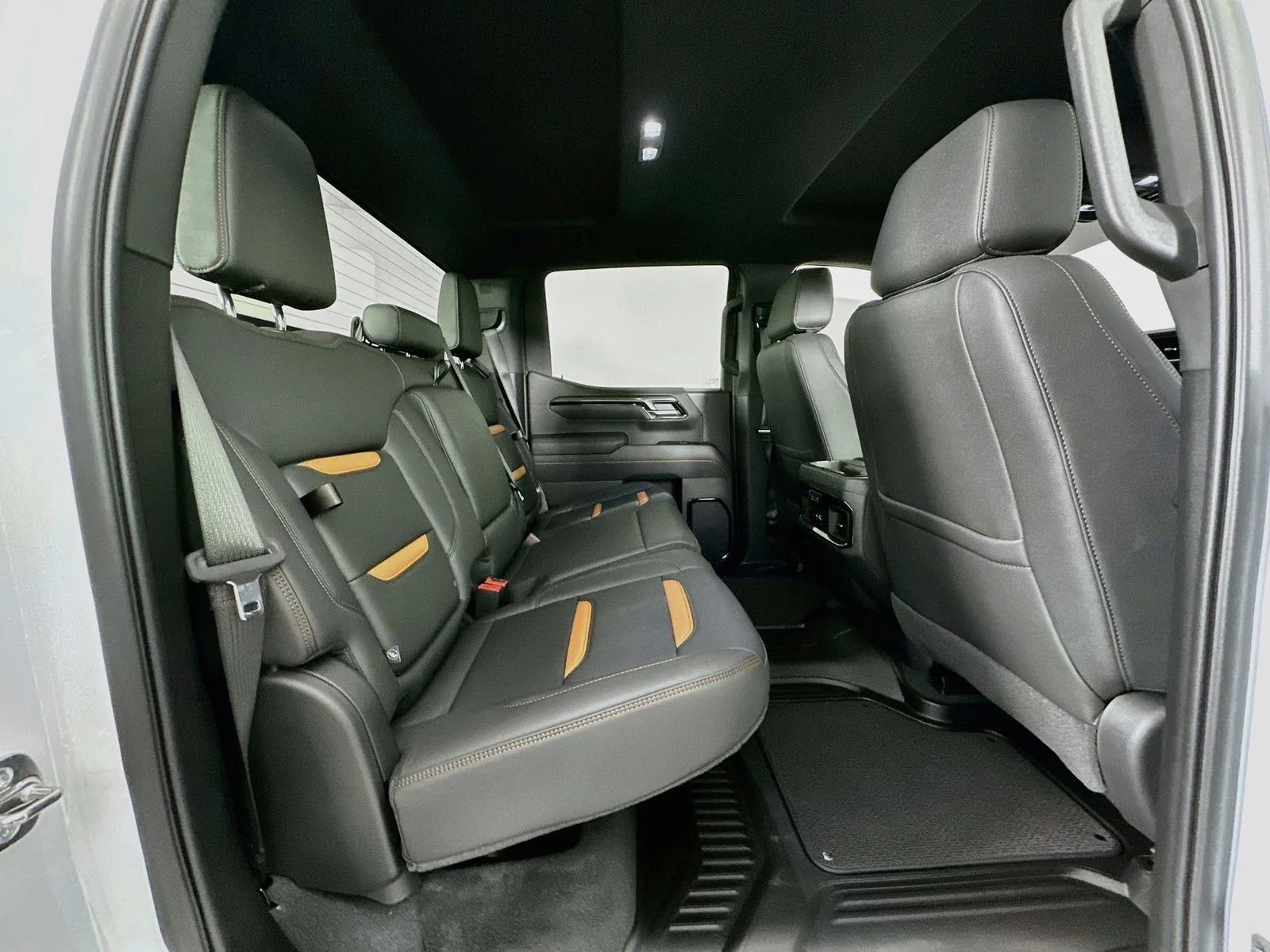 Used 2025 Summit White GMC AT4 image 29