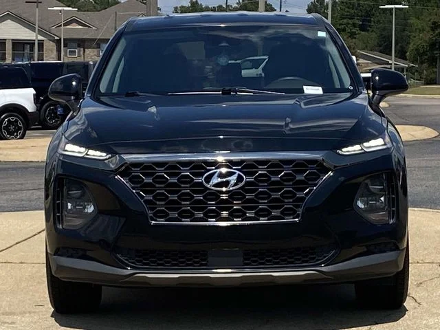 Used 2019 Black Hyundai SE image 7