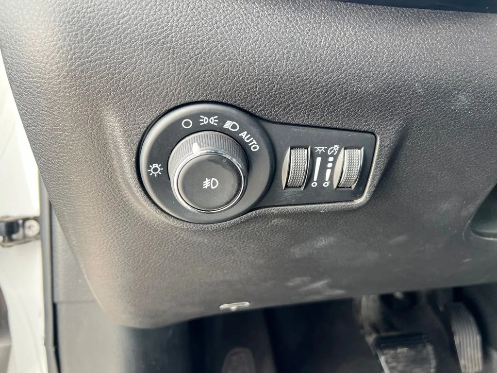 Used 2025 Bright White Clearcoat Jeep Limited image 13