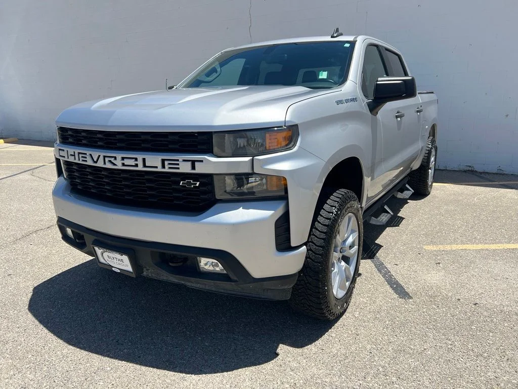 Used 2022 Silver Ice Metallic Chevrolet Custom image 1