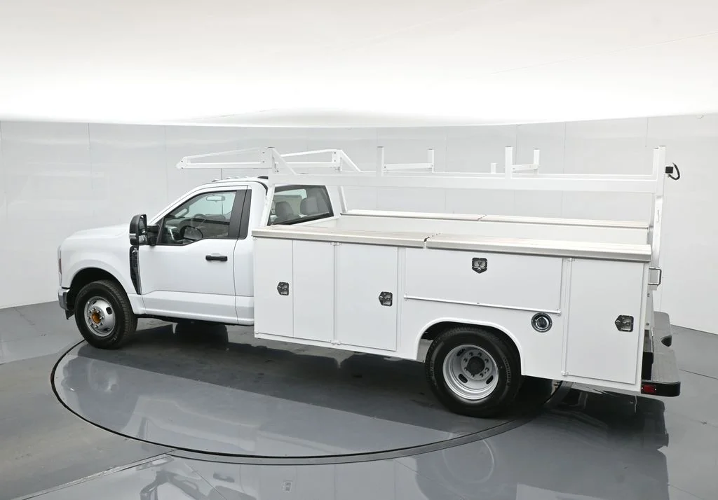 2026 Ford F-350 Super Duty Chassis Cab XL - Photo 42
