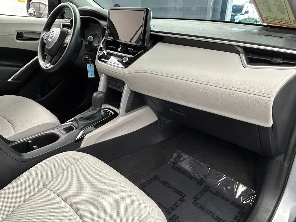 Used 2025 Silver Toyota L image 41