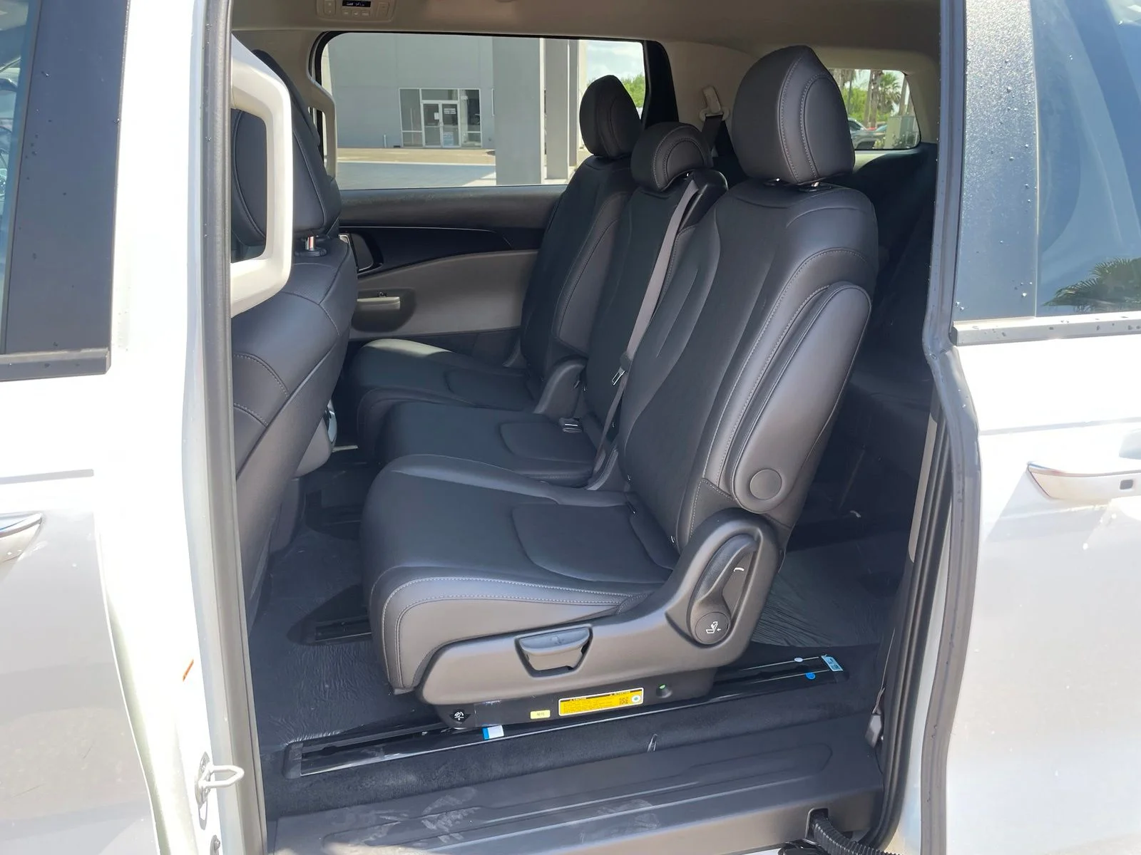 New 2027 White Kia LXS image 23