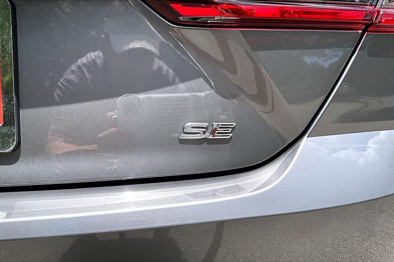 Certified Used 2025  Toyota SE image 21