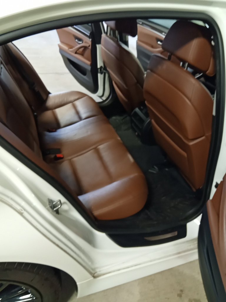 Used 2013 Alpine White BMW 550i image 12