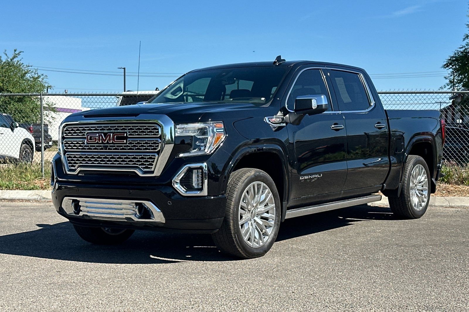 Used 2019  GMC Denali image 8