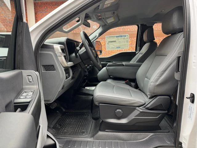 New 2026 Oxford White Ford F-450® XL image 22