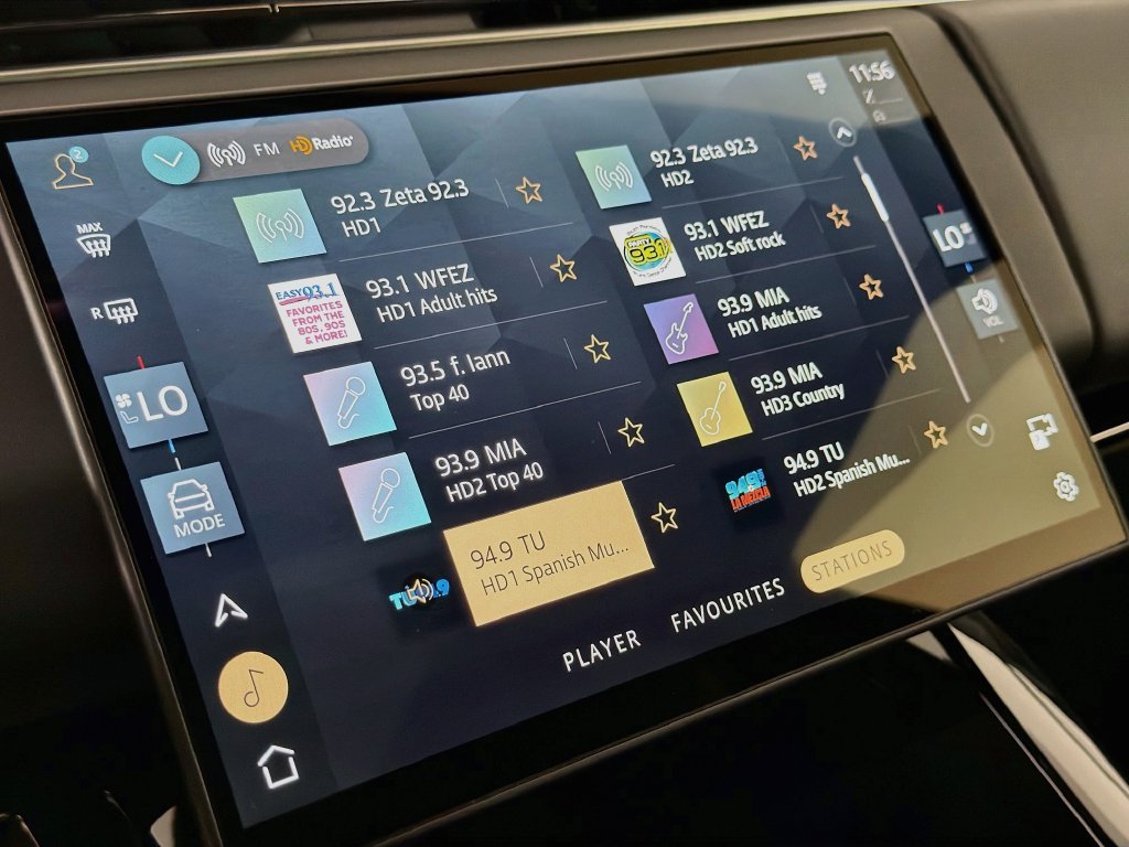 Used 2025 Gray Land Rover Dynamic SE image 15