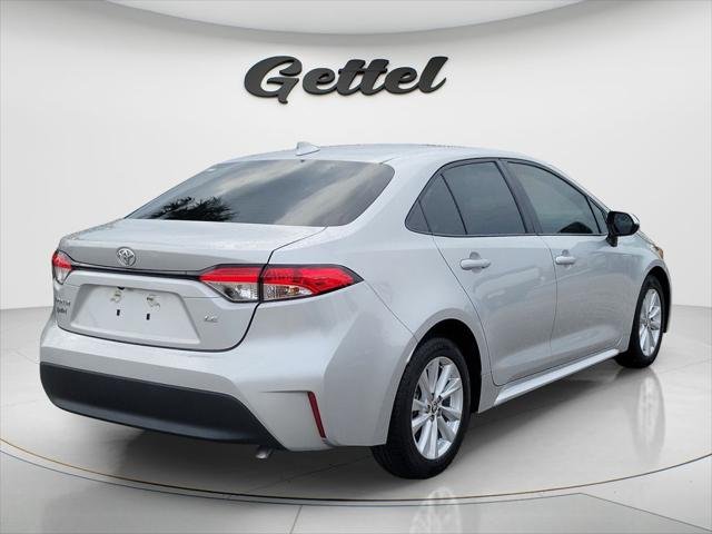 Certified Used 2024 CLASSIC SILVER METALLIC Toyota  image 5