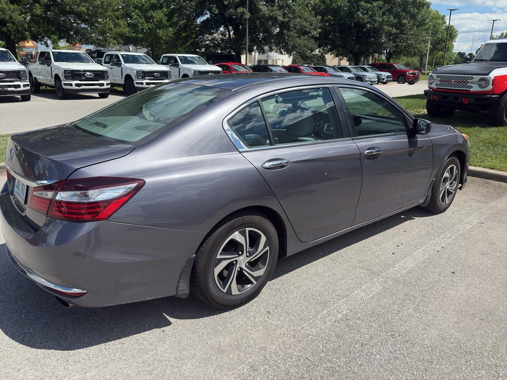 Used 2016  Honda LX image 3
