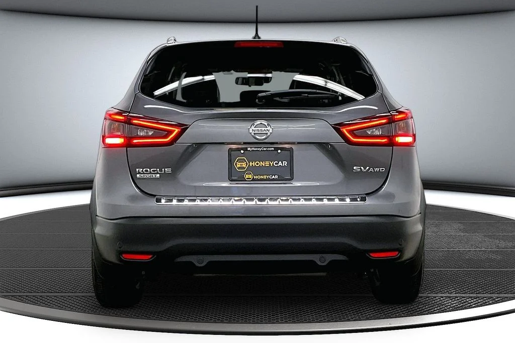 Used 2022 Gray Nissan SV image 5