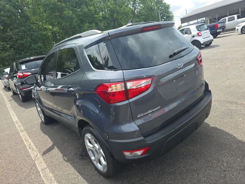 Used 2021  Ford SE image 4